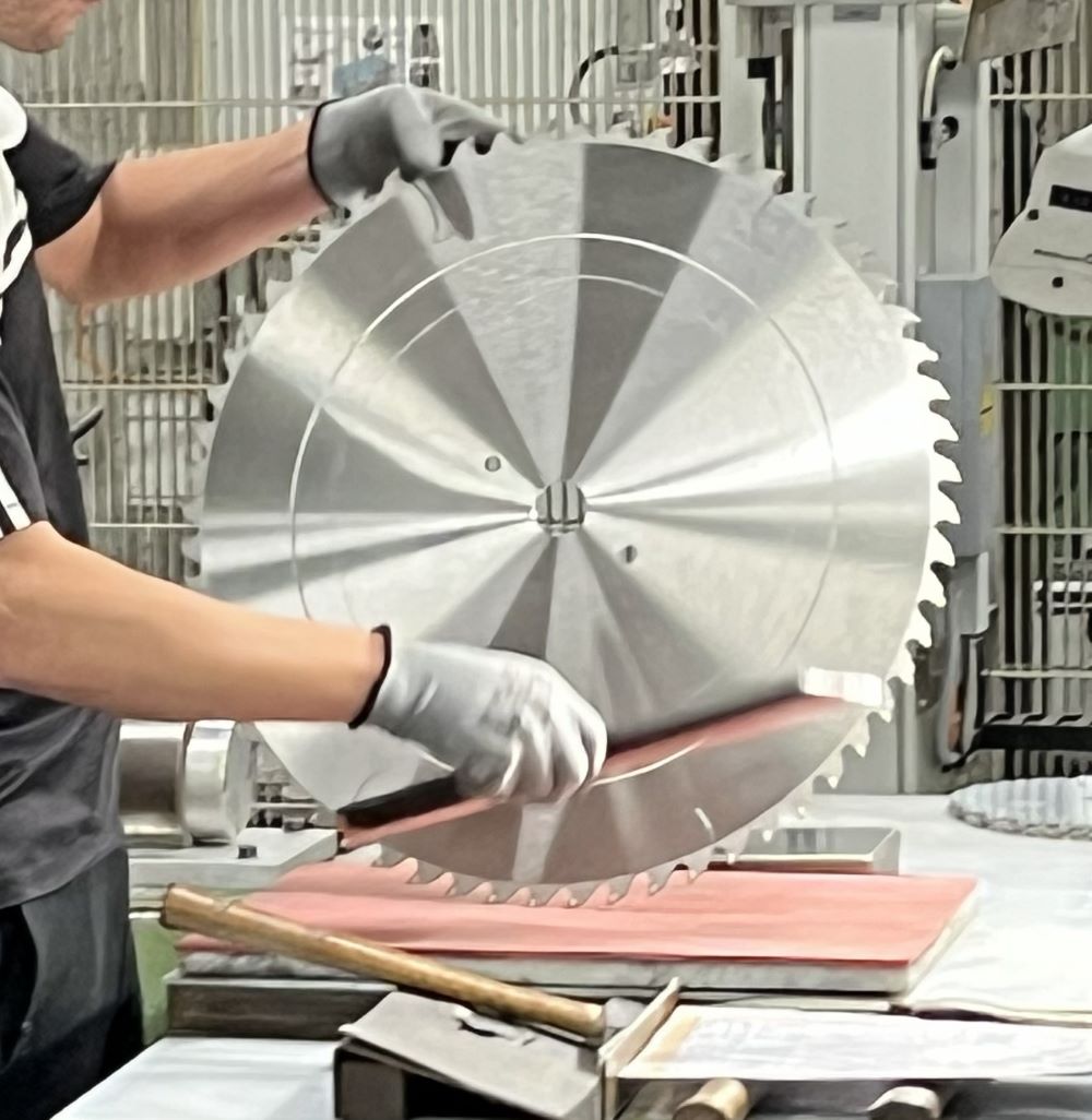 Usine de fabrication de lames de scies